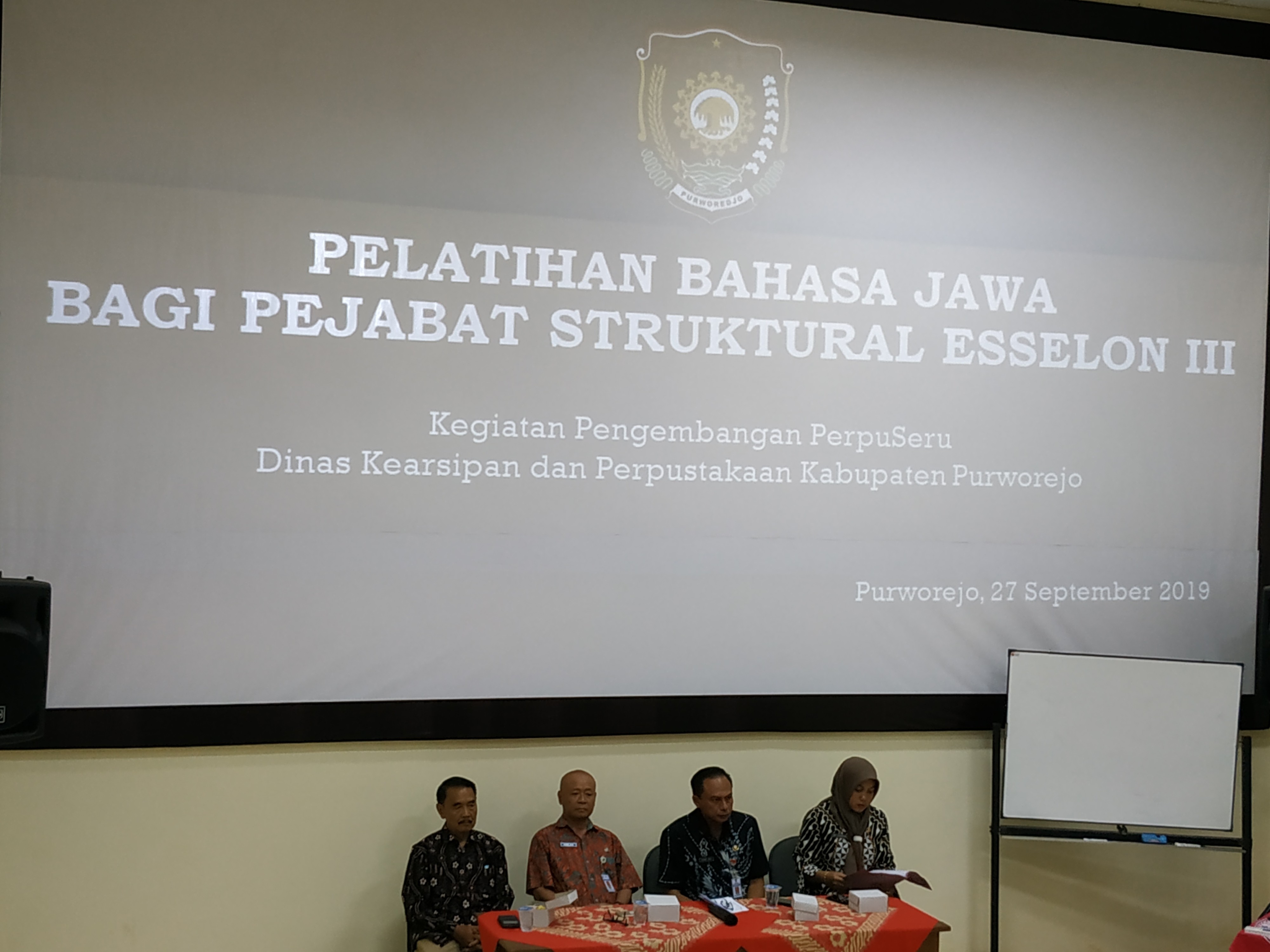 PELATIHAN BAHASA JAWA BAGI PEJABAT STRUKTURAL ESSELON III KEGIATAN PENGEMBANGAN PERPUSERU