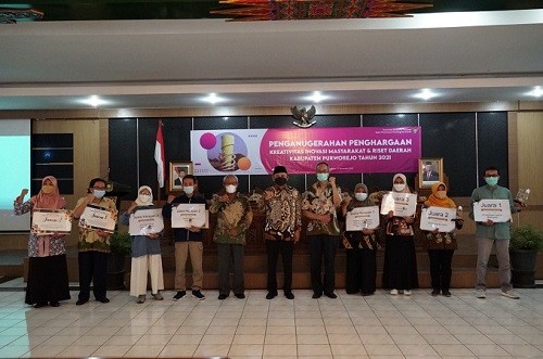 Penganugerahan Penghargaan Kreativitas Inovasi Masyarakat dan Riset Daerah Kabupaten Purworejo Tahun 2021